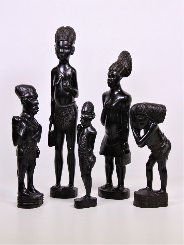 Setje Afrikaanse sculpturen / ebbenhouten figurines